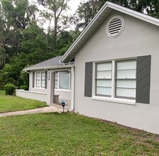 3221 NW 14th St in Gainesville, FL - Foto de edificio - Building Photo