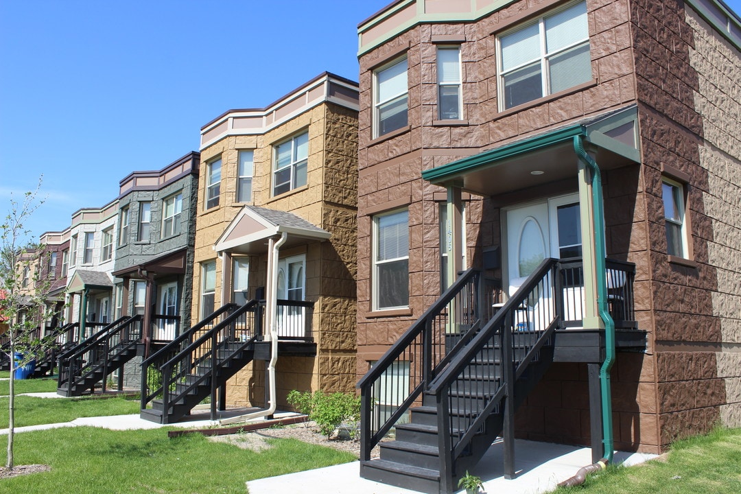 Des Moines Greystone Homes in Des Moines, IA - Building Photo