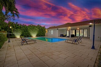 555 SW 27th Rd in Miami, FL - Building Photo - Building Photo