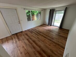 2115 Carlson Rd, Unit A in Vancouver, WA - Building Photo - Building Photo