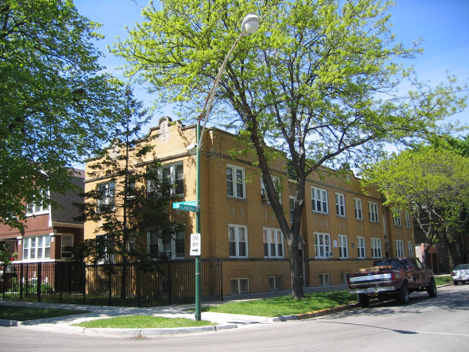 2302 N Lamon Ave in Chicago, IL - Building Photo