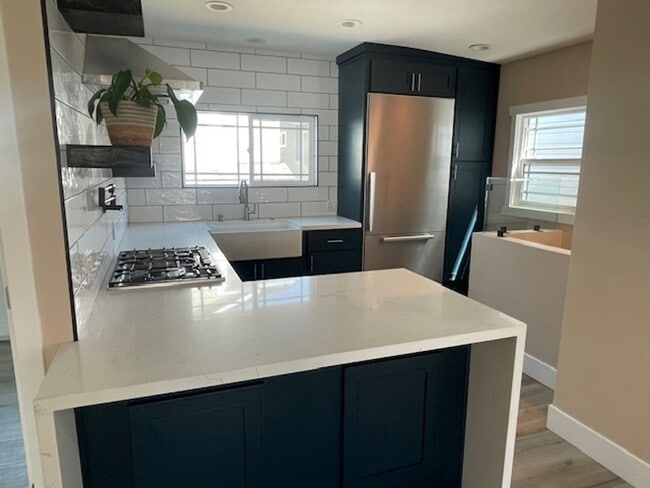 121 Turquoise Ave in Newport Beach, CA - Building Photo - Building Photo