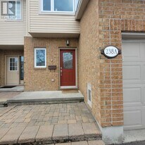 238 Claridge Dr in Ottawa, ON - Building Photo