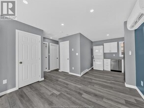 915 Curry Ave in Windsor, ON - Building Photo - Building Photo