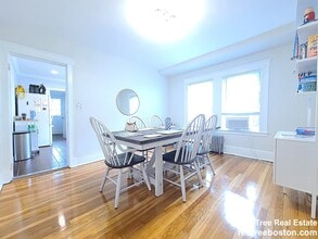 19 Larose Pl, Unit 1 in Boston, MA - Foto de edificio - Building Photo