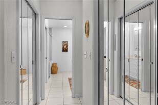 443 Dundee Ct in Naples, FL - Building Photo