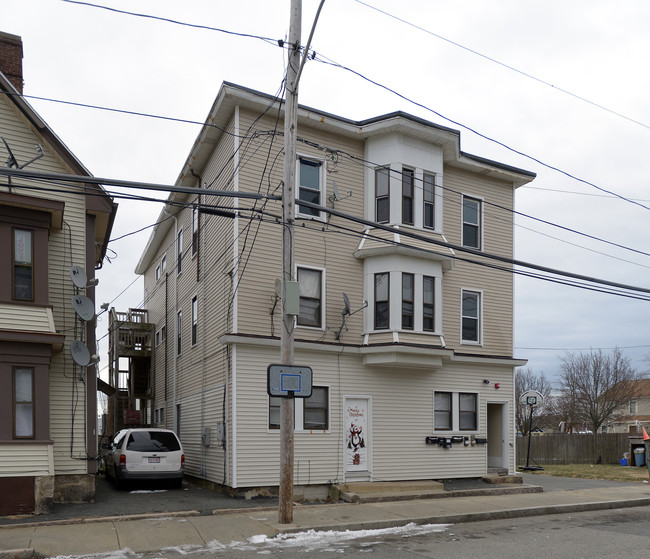 590-592 S 1st St in New Bedford, MA - Foto de edificio - Building Photo