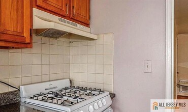 28B Garfield Park in Edison, NJ - Building Photo - Building Photo