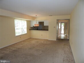 106 Pinewood Dr in Hamilton Township, NJ - Building Photo - Building Photo