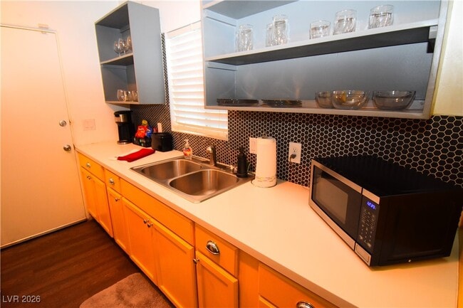 property at 308 S 10th St