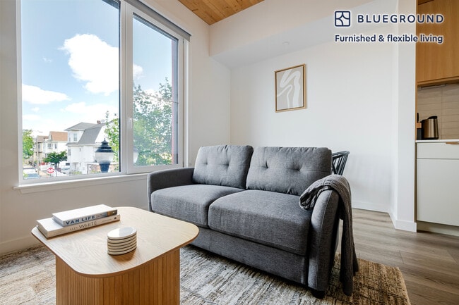 154 Broadway in Somerville, MA - Foto de edificio - Building Photo