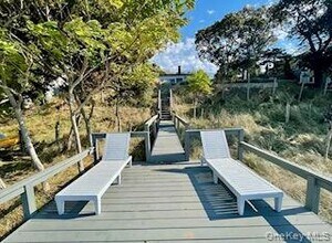 16 N Shore Rd in Hampton Bays, NY - Building Photo - Building Photo