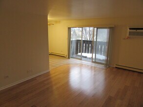 135 Pickwick Dr in Schaumburg, IL - Building Photo - Building Photo