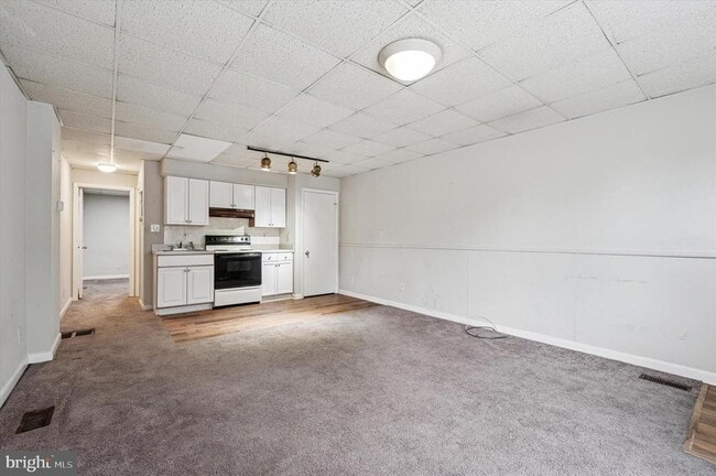 271 N Wycombe Ave in Lansdowne, PA - Building Photo - Building Photo