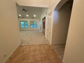 10637 N Lochmoor Ln in Fresno, CA - Building Photo - Building Photo