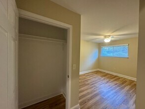 106 S Anderson St-Unit -A102 in Morganton, NC - Foto de edificio - Building Photo