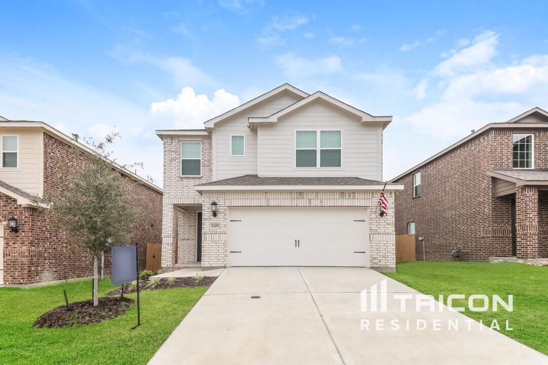 1207 Bullock Dr in Princeton, TX - Building Photo