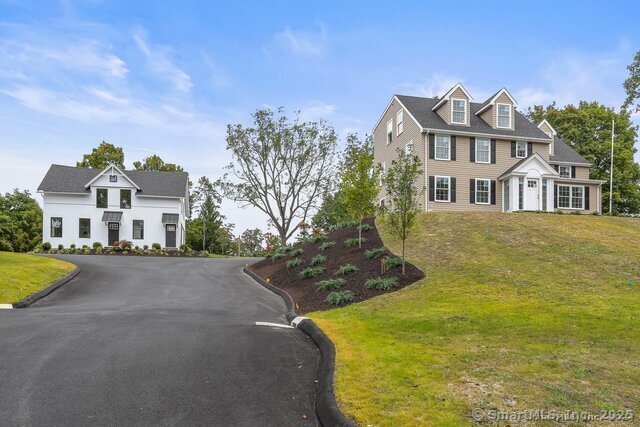 49 Daniels Farm Rd in Trumbull, CT - Building Photo