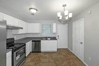 134 Point Pl Dr in Cartersville, GA - Building Photo - Building Photo