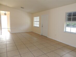 2225 Laura Ln in West Palm Beach, FL - Building Photo - Building Photo