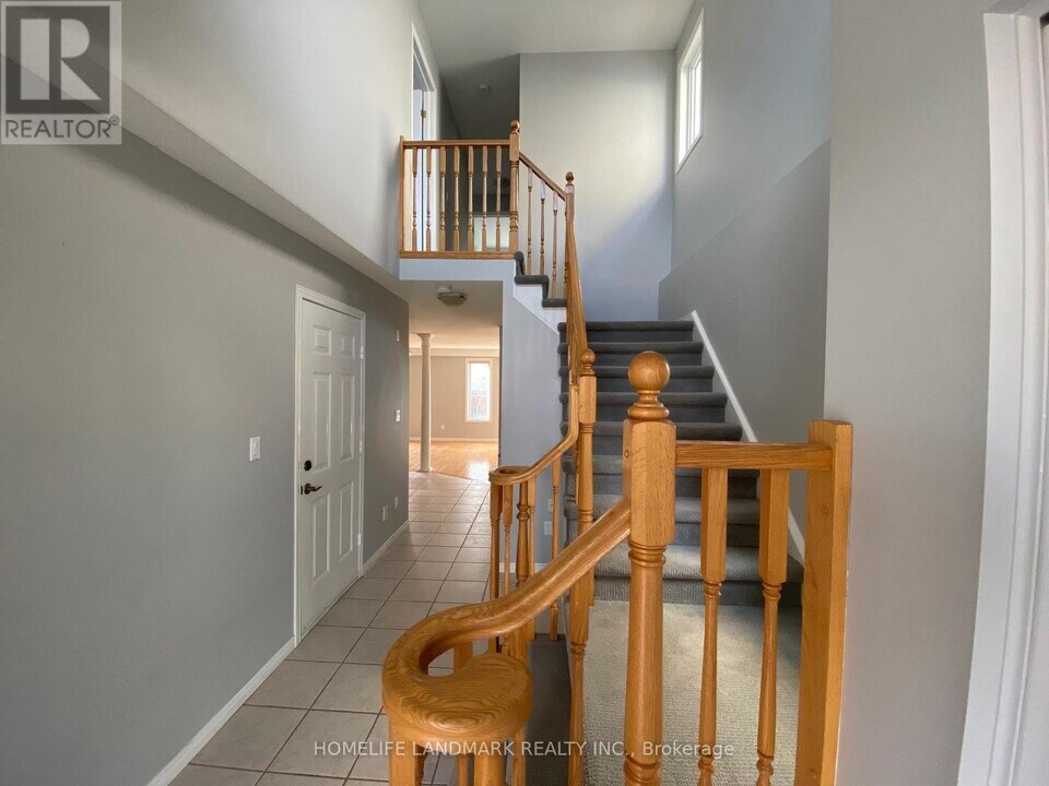 664 Columbia Forest Blvd in Waterloo, ON - Building Photo