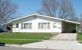4011 Quebec St in Ames, IA - Building Photo