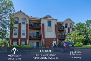 805 Blue Sky Dr in North Liberty, IA - Building Photo