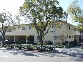 501 S 7th St in Burbank, CA - Building Photo