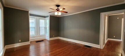 517 W Gray St, Unit A in Elmira, NY - Building Photo - Building Photo