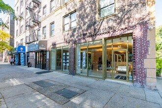 25-90 35th St in Astoria, NY - Foto de edificio - Building Photo