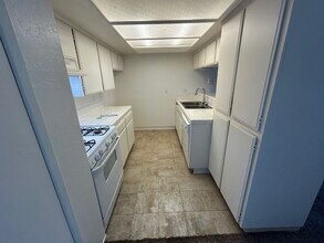 348 N Crenshaw St in Visalia, CA - Building Photo - Building Photo