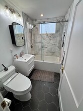 24 Teele Ave in Somerville, MA - Foto de edificio - Building Photo