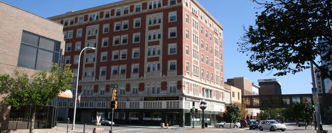 Martin Tower on the Mall in Sioux City, IA - Foto de edificio - Building Photo