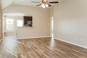 323 Sea Breeze Dr in Bacliff, TX - Building Photo - Building Photo