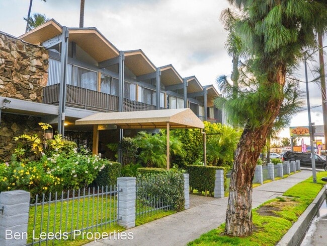 20951 Roscoe Blvd in Los Angeles, CA - Foto de edificio - Building Photo