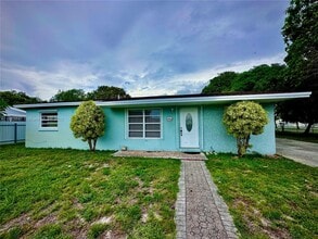 17210 NW 50th Ct in Miami Gardens, FL - Building Photo - Building Photo