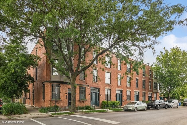 property at 2156 W Hubbard St