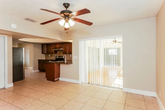 3291 SW 40th St in Fort Lauderdale, FL - Foto de edificio - Building Photo