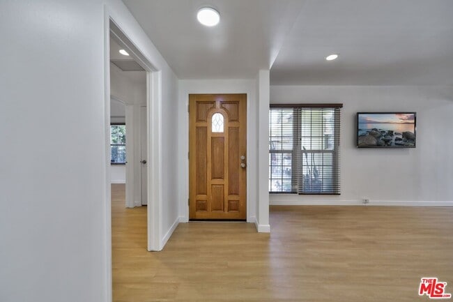 6044 Varna Ave in Los Angeles, CA - Building Photo - Building Photo