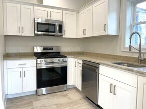 14 Weld Ave, Unit 2 in Boston, MA - Building Photo - Building Photo
