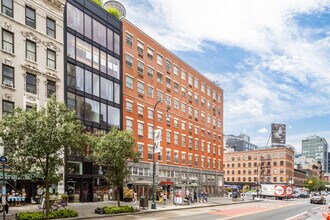 Village Pointe Condominiums in New York, NY - Building Photo - Building Photo