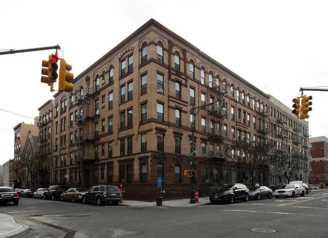 Angelou Court in New York, NY - Foto de edificio - Building Photo