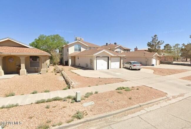 1600 Hartsdale Dr in Horizon City, TX - Building Photo - Building Photo