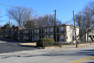 Henderson Place Apartments in Atlanta, GA - Building Photo - Building Photo