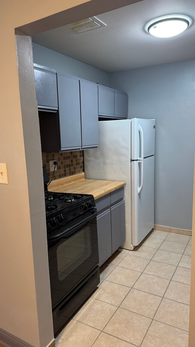 9970 S 84th Ter, Unit 33-216 in Palos Hills, IL - Foto de edificio - Building Photo