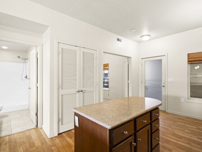 2150 S Main St-Unit -#402 in Salt Lake City, UT - Building Photo - Building Photo