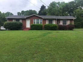 7029 Bonnavent Dr in Nashville, TN - Building Photo
