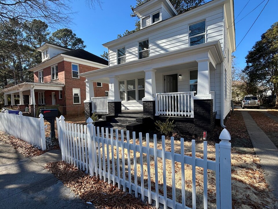 325 S Main St in Suffolk, VA - Building Photo