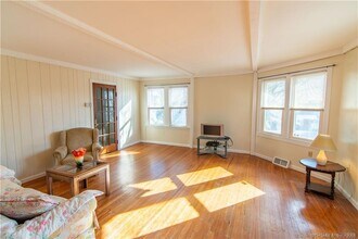 246 Old Stratfield Rd in Fairfield, CT - Building Photo - Building Photo
