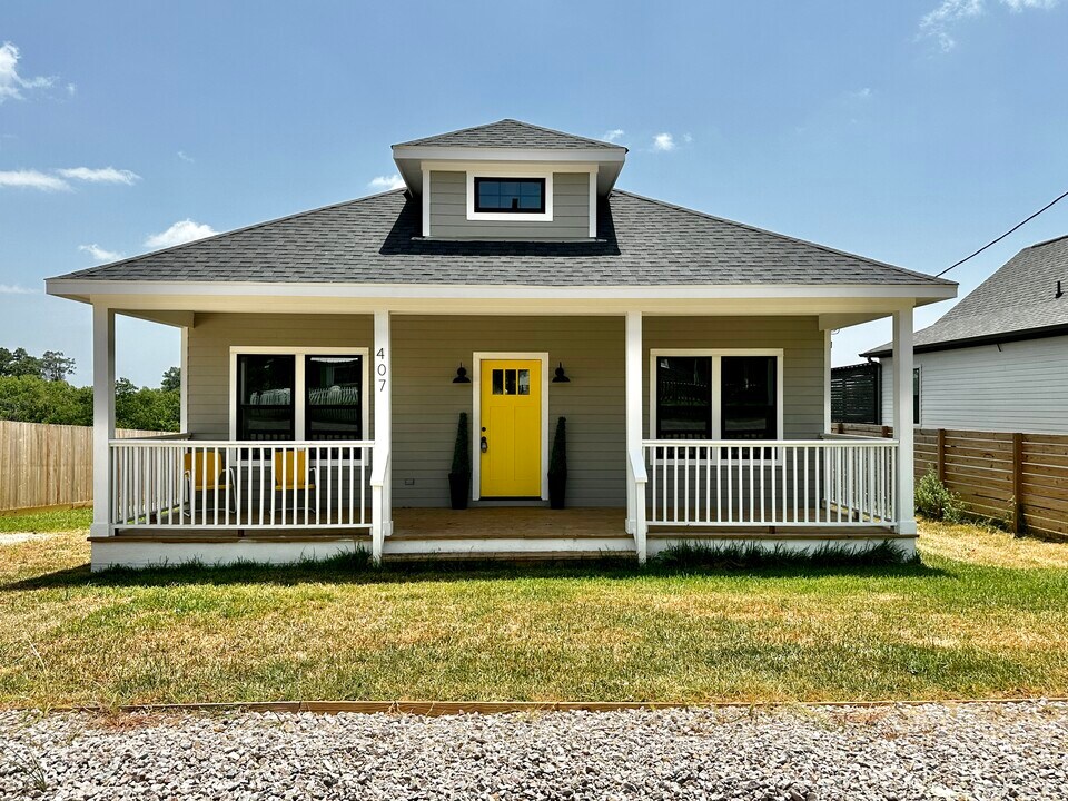 407 N Holland St in Bellville, TX - Building Photo